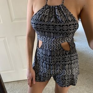 BLACK/WHITE ROMPER
